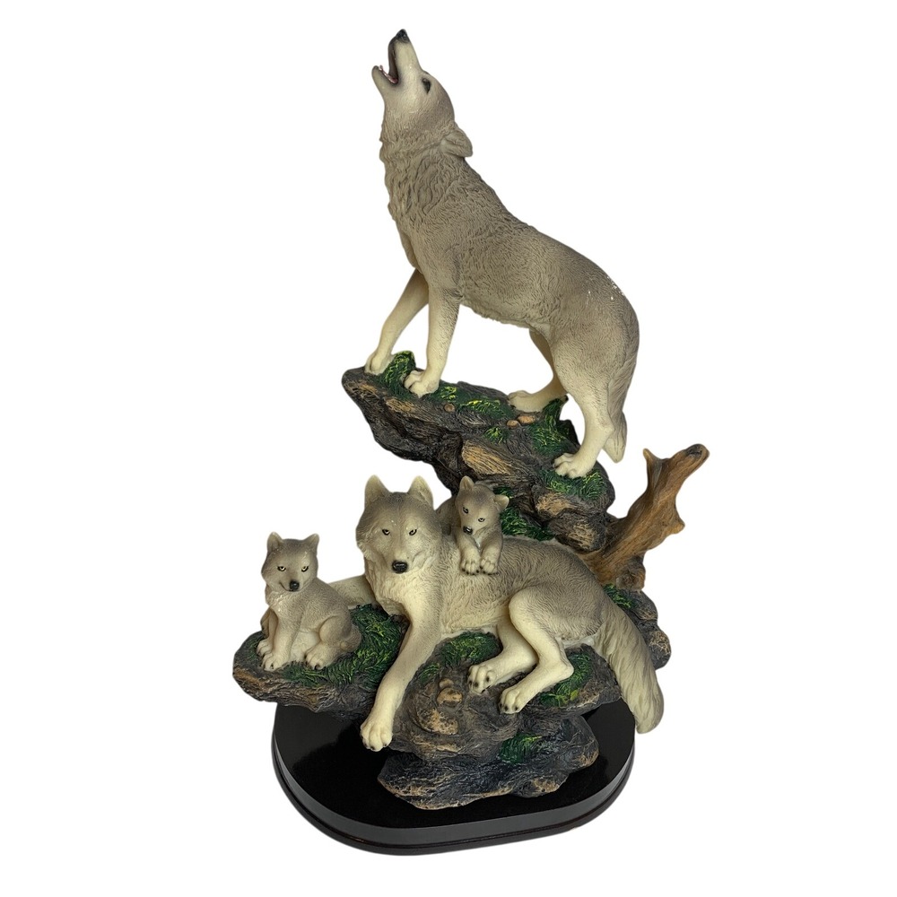 DWK Wolf Pack Figurine Howling Alpha with Mother and Cubs Resin Statue 2018